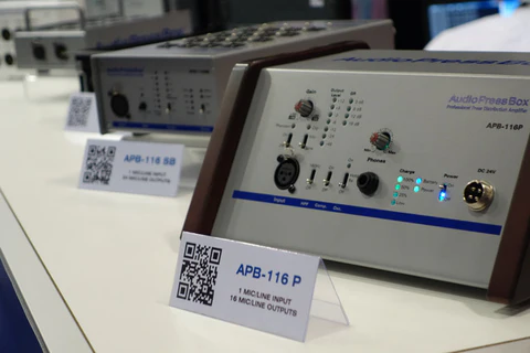 Infocomm 2015, Orlando- AudioPressBox trade show booth demonstration — visitors discussing press box audio distribution APB-116-P